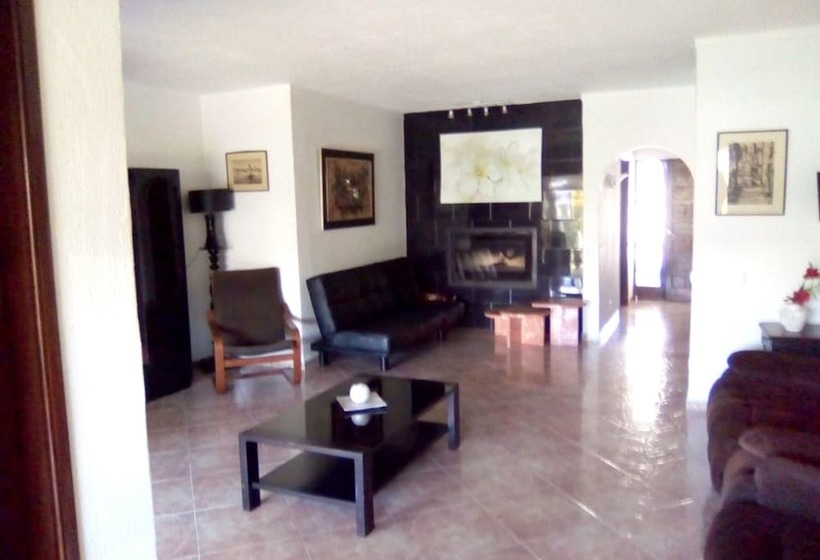 House With 4 Bedrooms In Corroios, With Pool Access, Enclosed Garden And Wifi 4 Km From The Beach