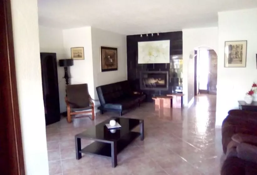 House With 4 Bedrooms In Corroios, With Pool Access, Enclosed Garden And Wifi 4 Km From The Beach
