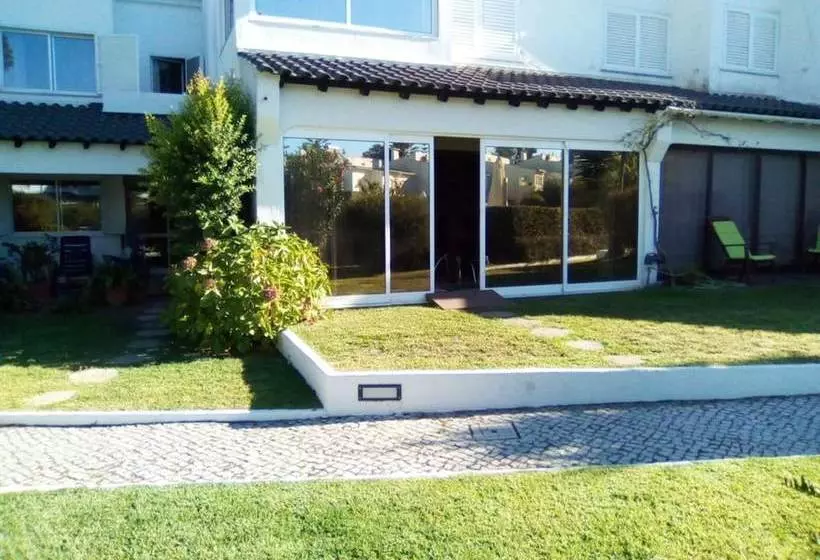 House With 4 Bedrooms In Corroios, With Pool Access, Enclosed Garden And Wifi 4 Km From The Beach