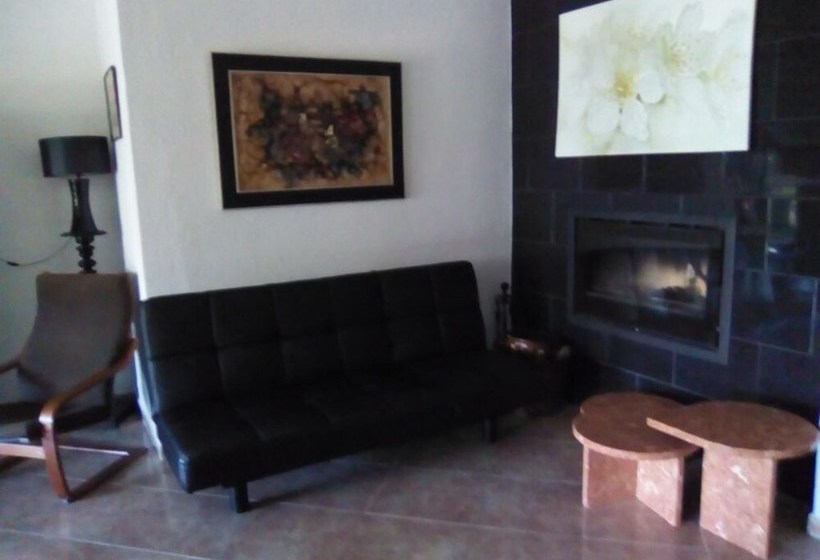 House With 4 Bedrooms In Corroios, With Pool Access, Enclosed Garden And Wifi 4 Km From The Beach