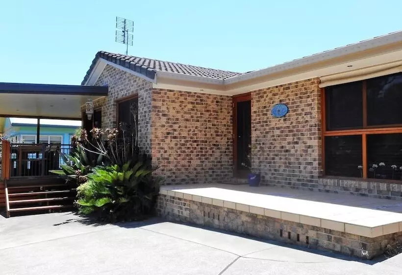 Lees By The Sea At South West Rocks