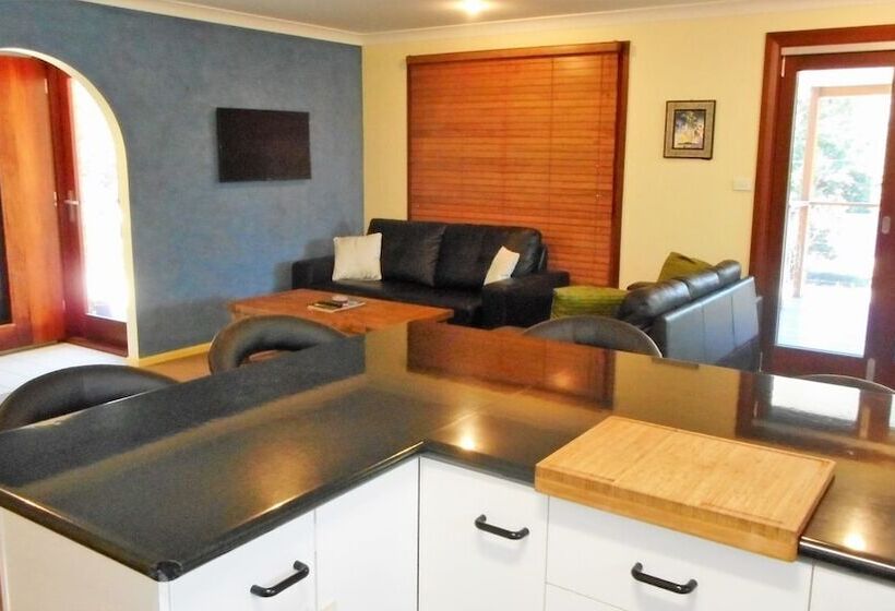 Lees By The Sea At South West Rocks