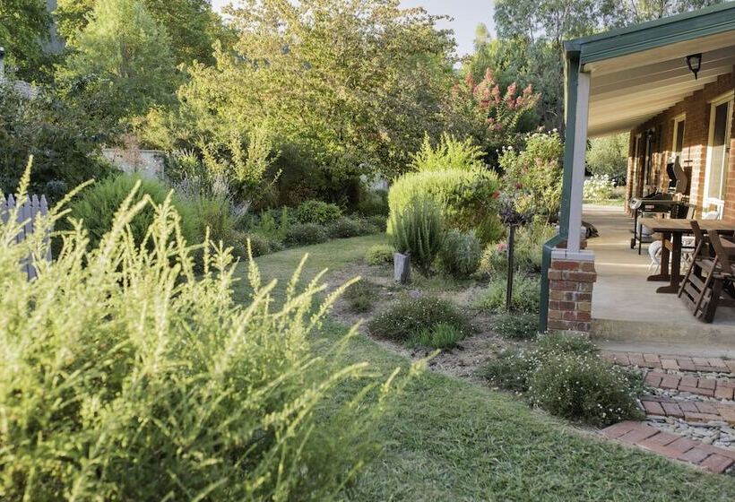 Monty S On Lumley Drive