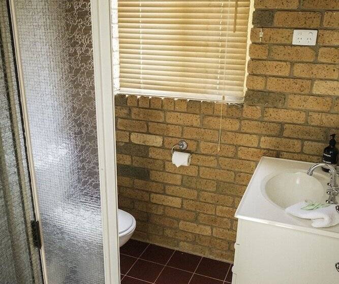 Monty S On Lumley Drive