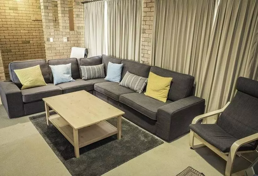 Monty S On Lumley Drive