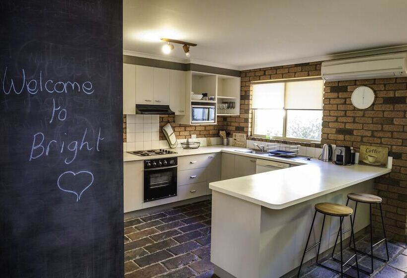 Monty S On Lumley Drive