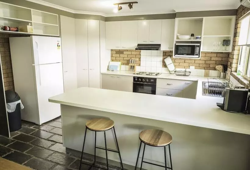 Monty S On Lumley Drive