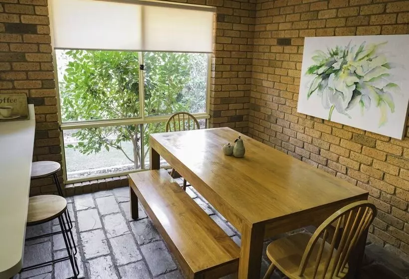 Monty S On Lumley Drive