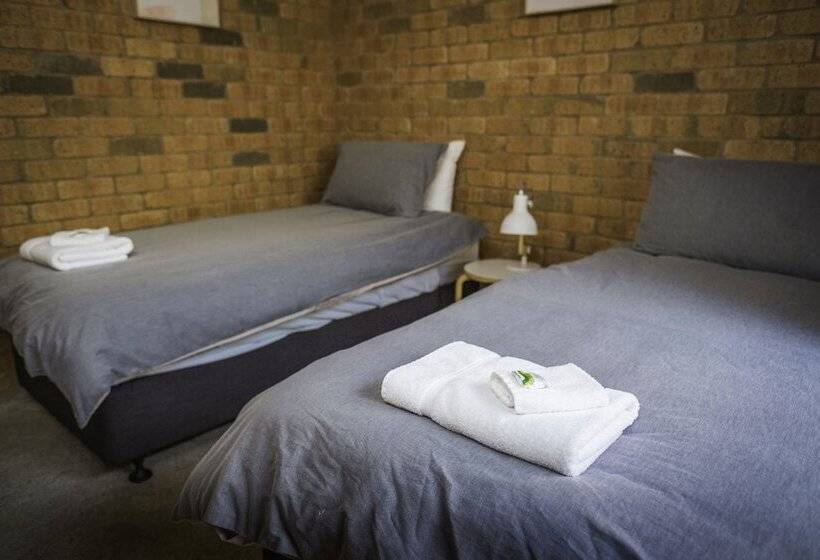 Monty S On Lumley Drive