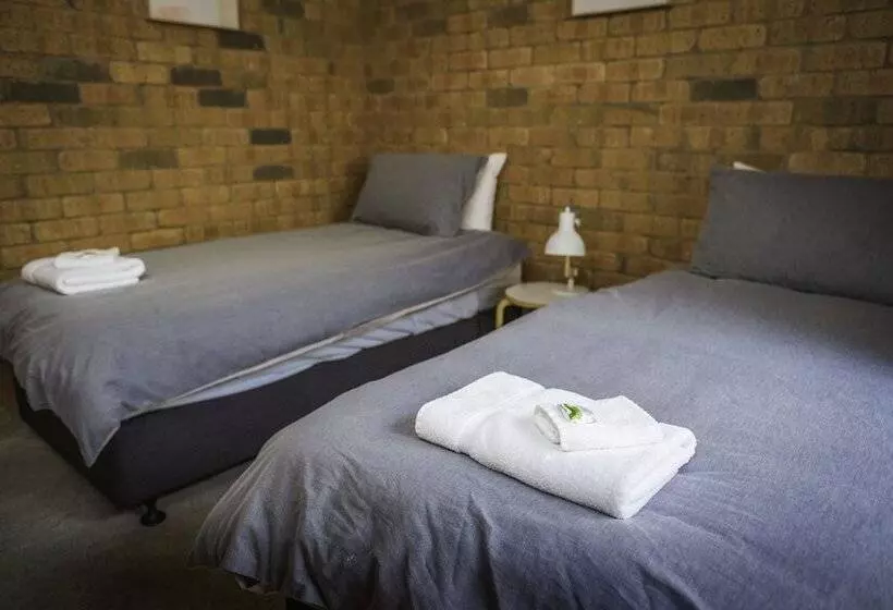 Monty S On Lumley Drive