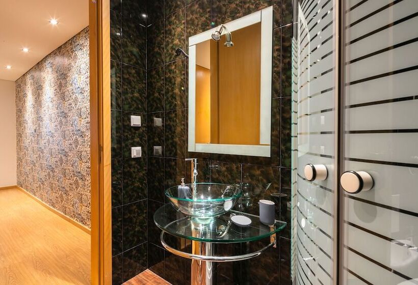 North Star Flats   Ribeira & Cellars