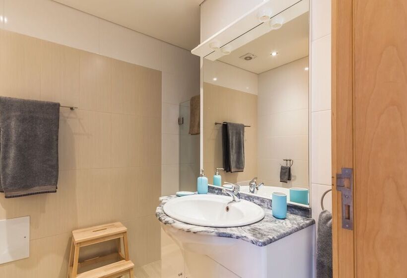 North Star Flats   Ribeira & Cellars