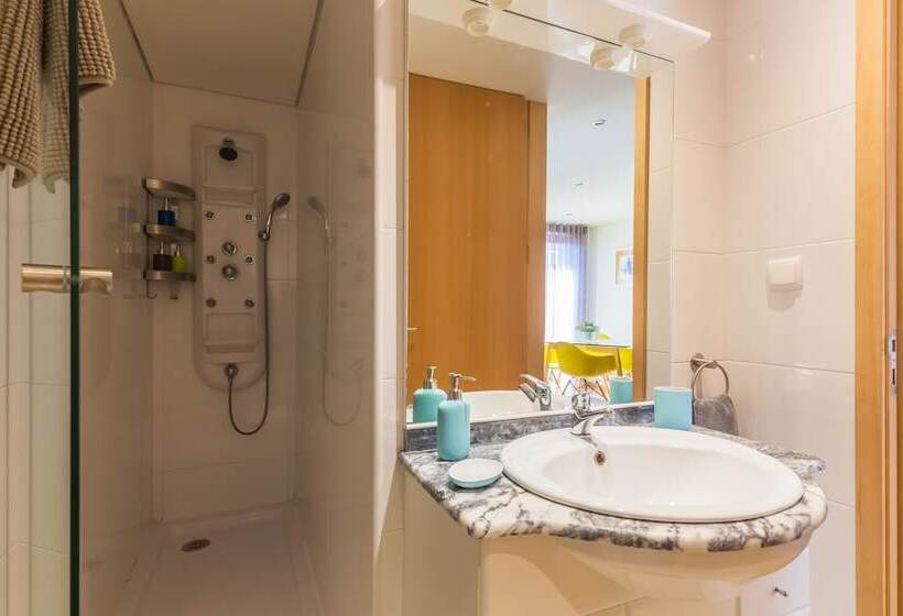 North Star Flats   Ribeira & Cellars