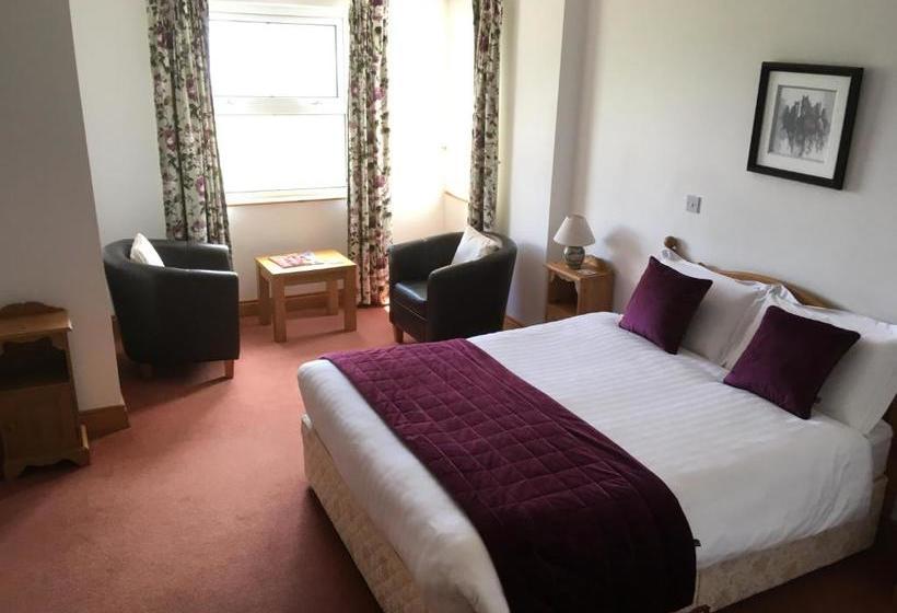 بنسيون Roskeel House