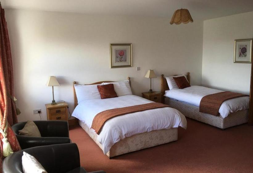 بنسيون Roskeel House