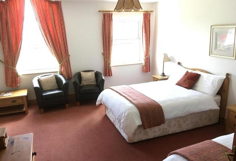 بنسيون Roskeel House