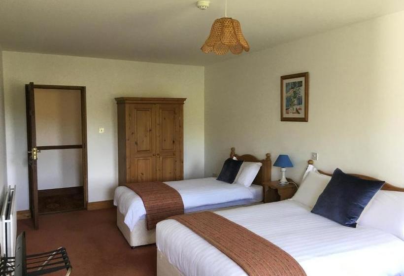 بنسيون Roskeel House