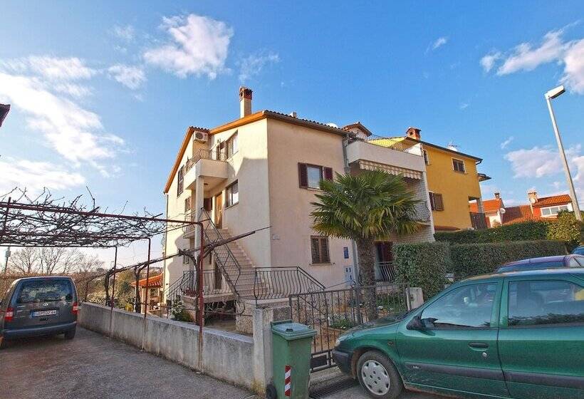 Apartments Milan 1048