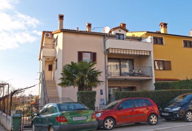 Apartments Milan 1048