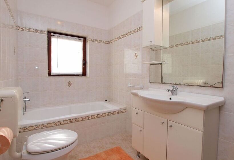 Apartments Milan 1048