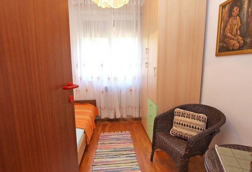 Apartments Vladislava 906