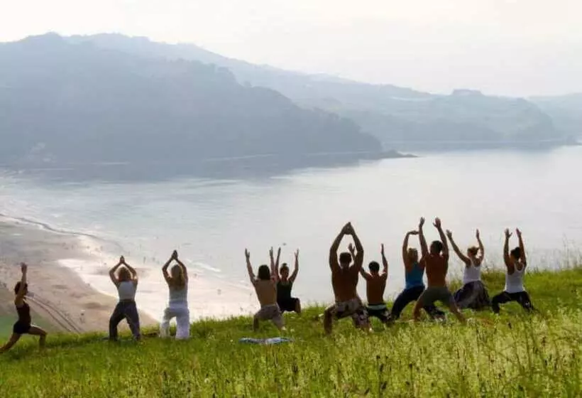 Hotelli Zarautz Beachside Surf Camp