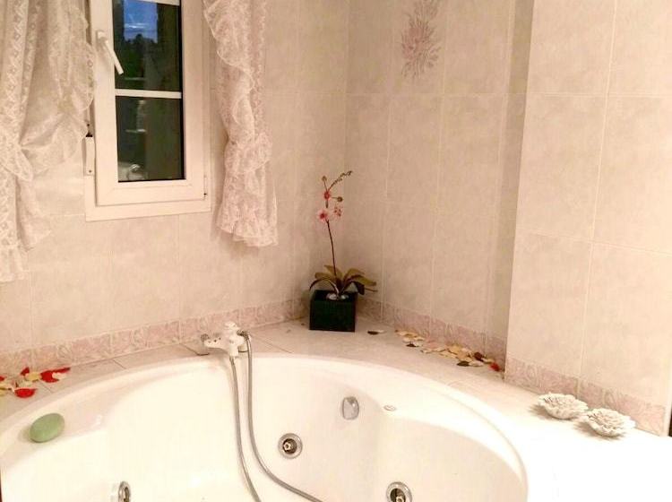 Mansion With 4 Bedrooms In Congosto, With Enclosed Garden And Wifi