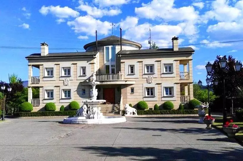 Mansion With 4 Bedrooms In Congosto, With Enclosed Garden And Wifi