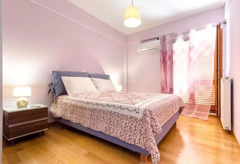 Leo   Unique Glyfada Apartment