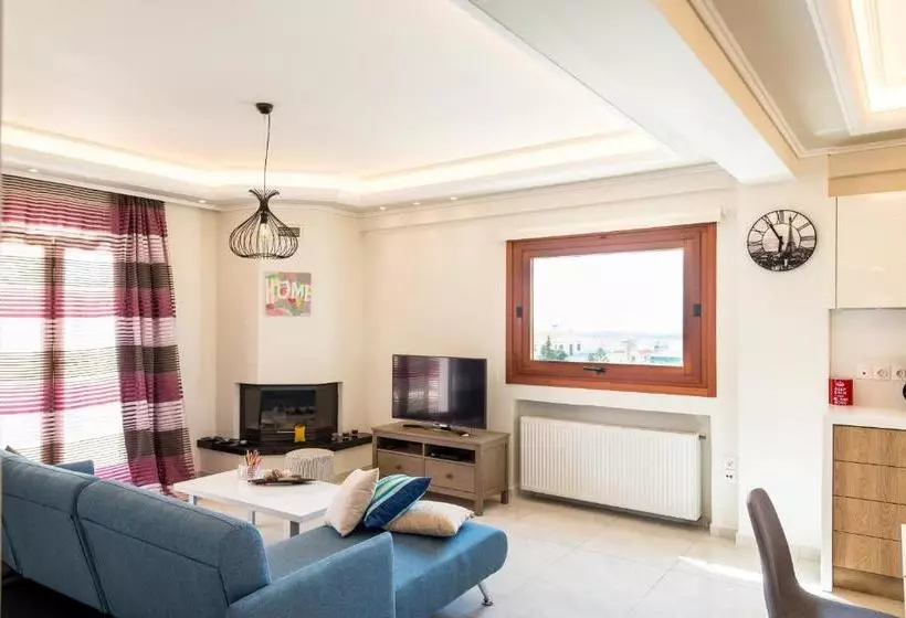 Leo   Unique Glyfada Apartment