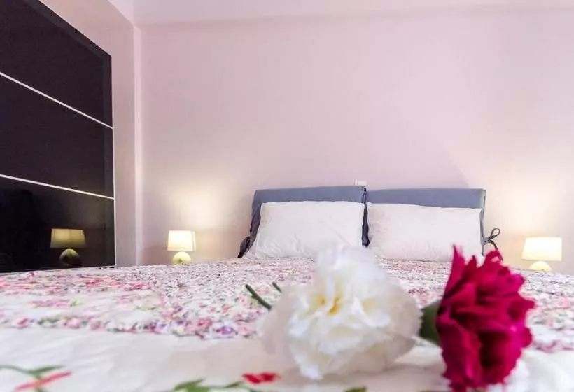 Leo   Unique Glyfada Apartment