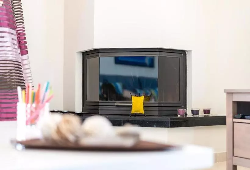 Leo   Unique Glyfada Apartment