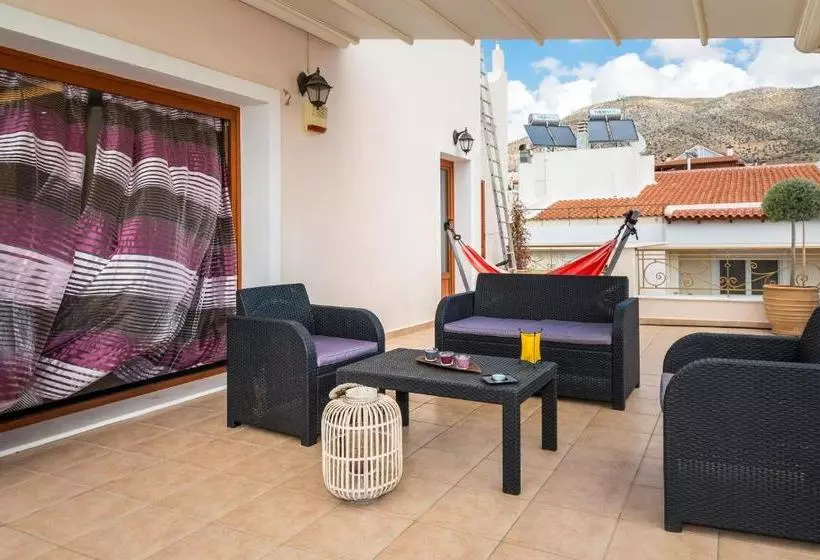 Leo   Unique Glyfada Apartment