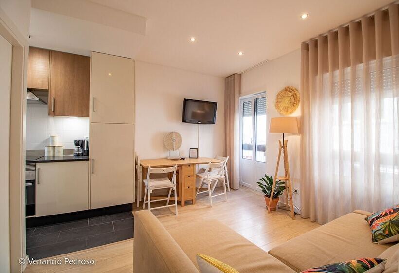 Nesha Ericeira Flats