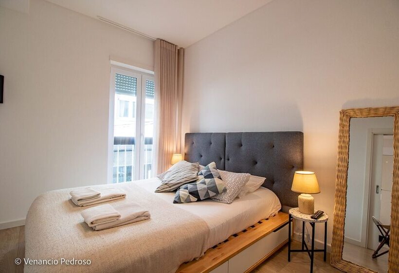 Nesha Ericeira Flats