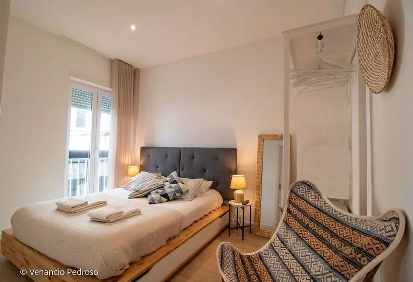 Nesha Ericeira Flats