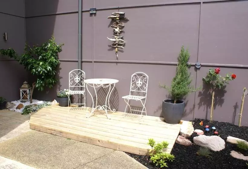 Torquay Golf Retreats   Pool, Beach, Tennis, Golf