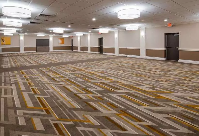 Отель Best Western Premier Airport/expo Center