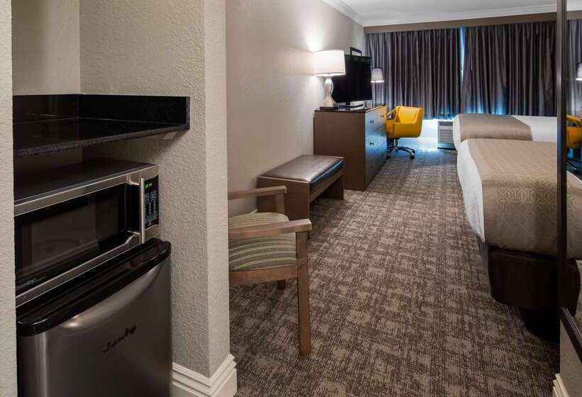 בית מלון כפרי Best Western Premier Airport/expo Center