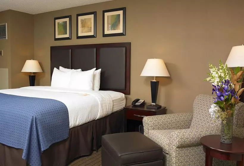 هتل Holiday Inn Bridgeporttrumbullfairfield, An Ihg