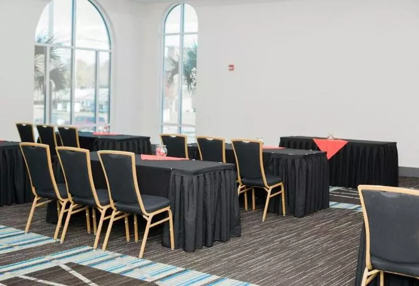 Holiday Inn Express Hotel & Suites Columbia Fort Jackson, An Ihg