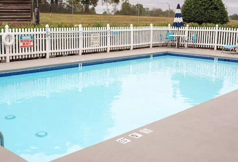 Holiday Inn Express Hotel & Suites Conover   Hickory Area, An Ihg