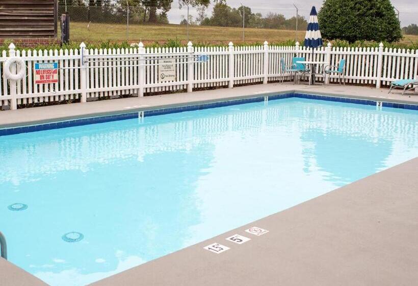 Holiday Inn Express Hotel & Suites Conover   Hickory Area, An Ihg