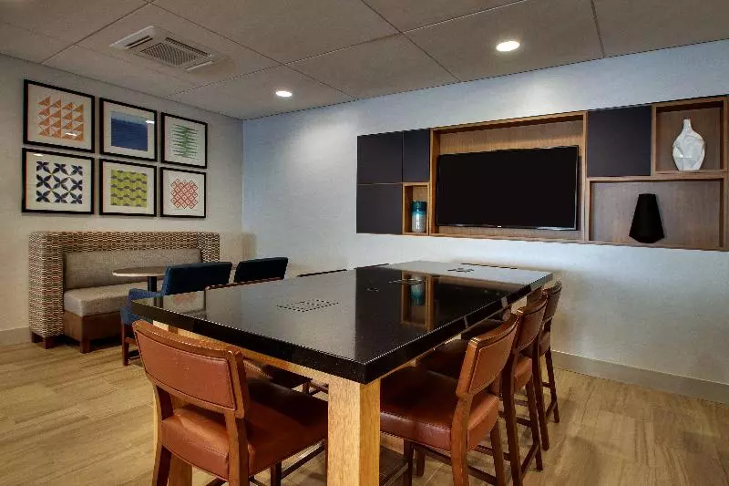 Отель Holiday Inn Express Baltimore Bwi Airport West, An Ihg