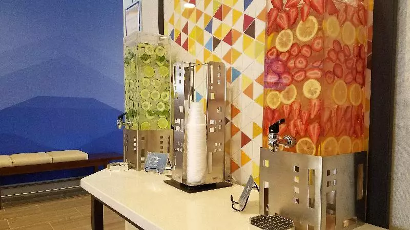 Отель Holiday Inn Express Baltimore Bwi Airport West, An Ihg