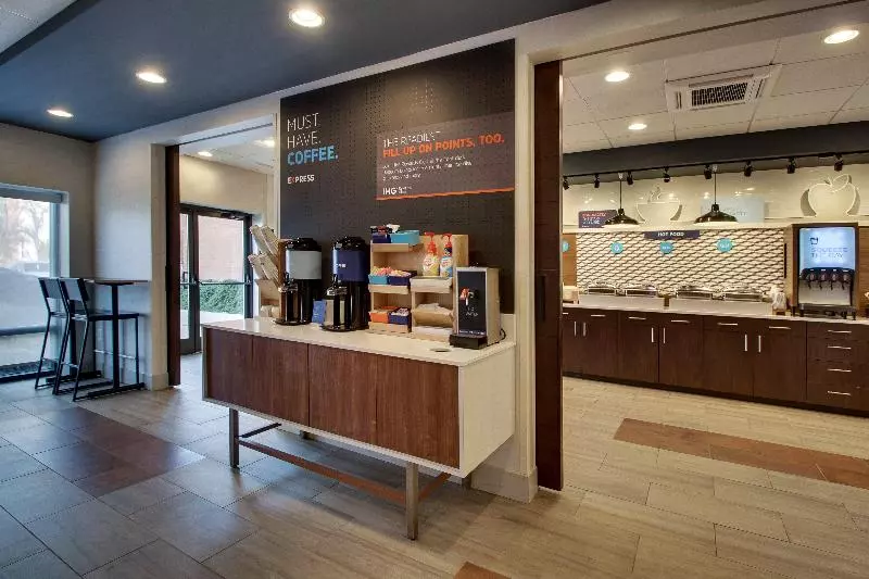 Отель Holiday Inn Express Baltimore Bwi Airport West, An Ihg