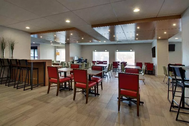 Отель Holiday Inn Express Baltimore Bwi Airport West, An Ihg