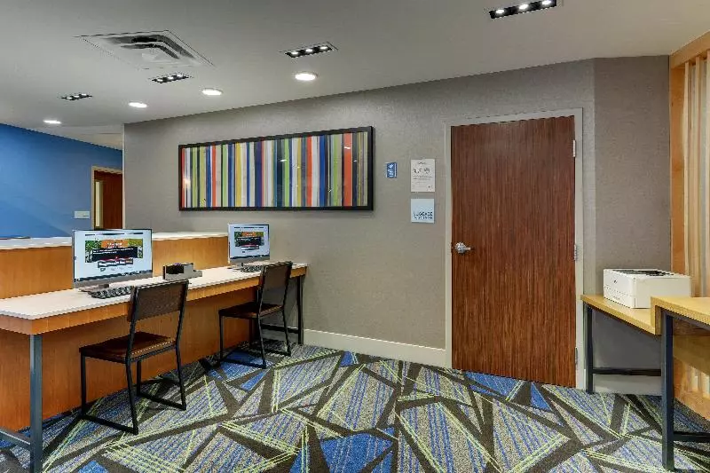 בית מלון כפרי Holiday Inn Express & Suites Troy By Ihg