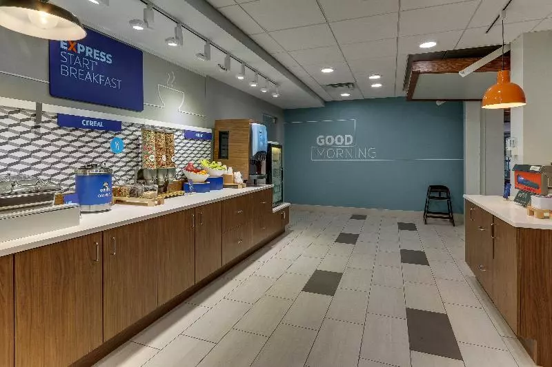 בית מלון כפרי Holiday Inn Express & Suites Troy By Ihg