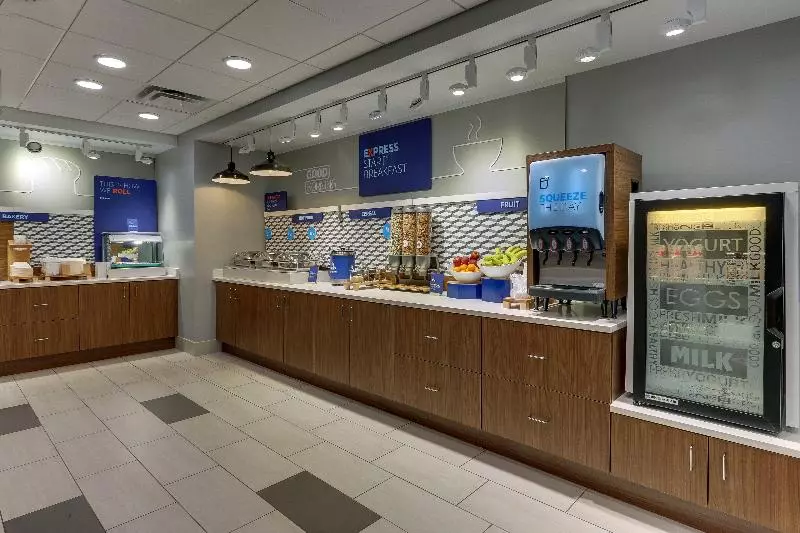 בית מלון כפרי Holiday Inn Express & Suites Troy By Ihg